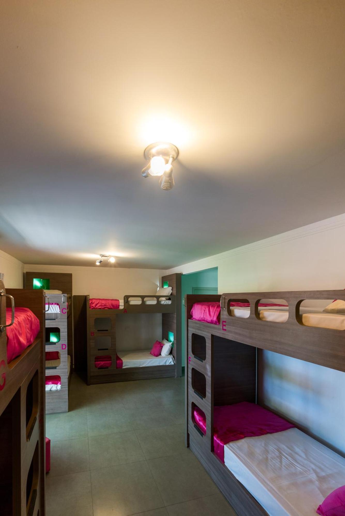 Bed 8-Bed Female Dormitory Room